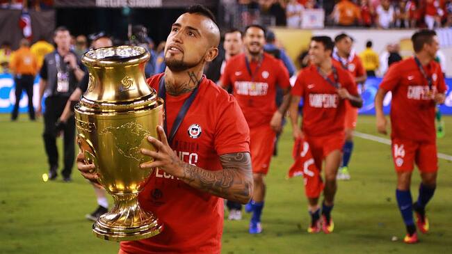 EAST RUTHERFORD, NEW JERSEY - JUNE 26: Arturo Vidal of Chile celebrates with the trophy after winning the championship match between Argentina and Chile at MetLife Stadium as part of Copa America Centenario US 2016 on June 26, 2016 in East Rutherford, New Jersey, US. (Photo by Hector Vivas/LatinContent via Getty Images)