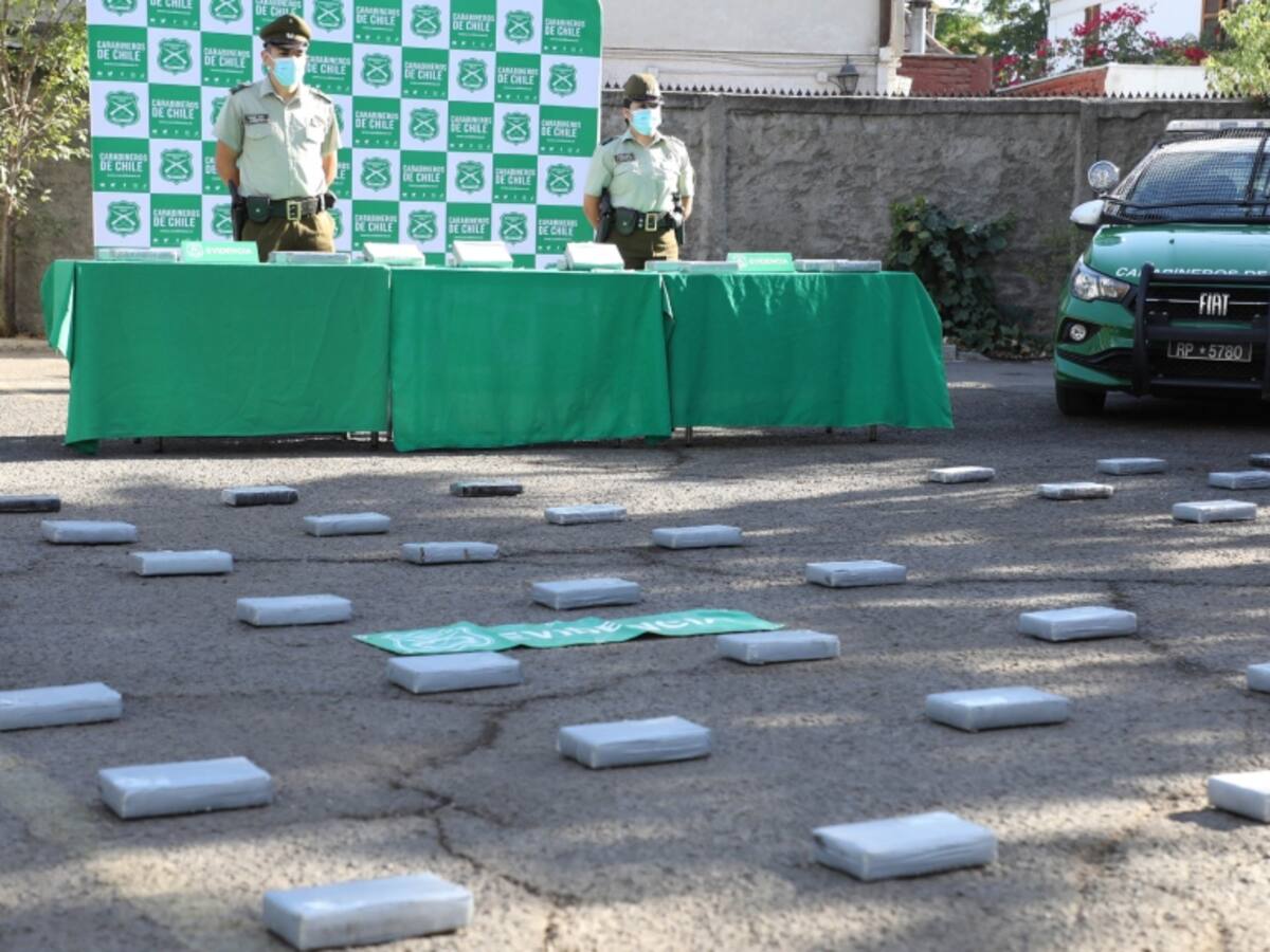 Cuatro ciudadanos extranjeros son detenidos intentando enviar cocaína a Europa desde el puerto de San Antonio