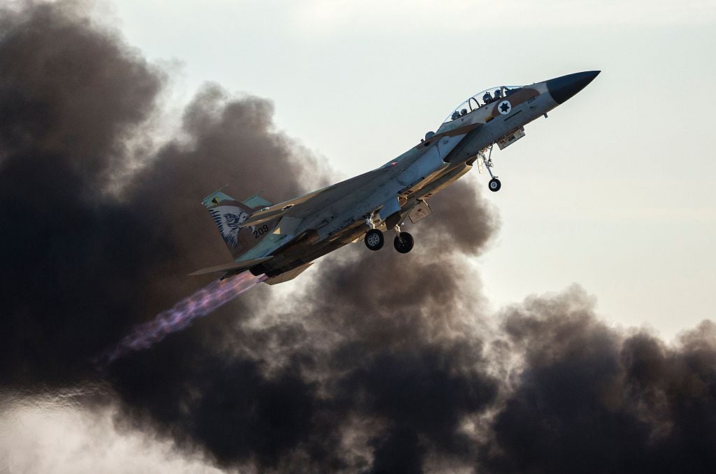 Un caza de la fuerza aérea Israelí F-15 durante un ejercicio militar