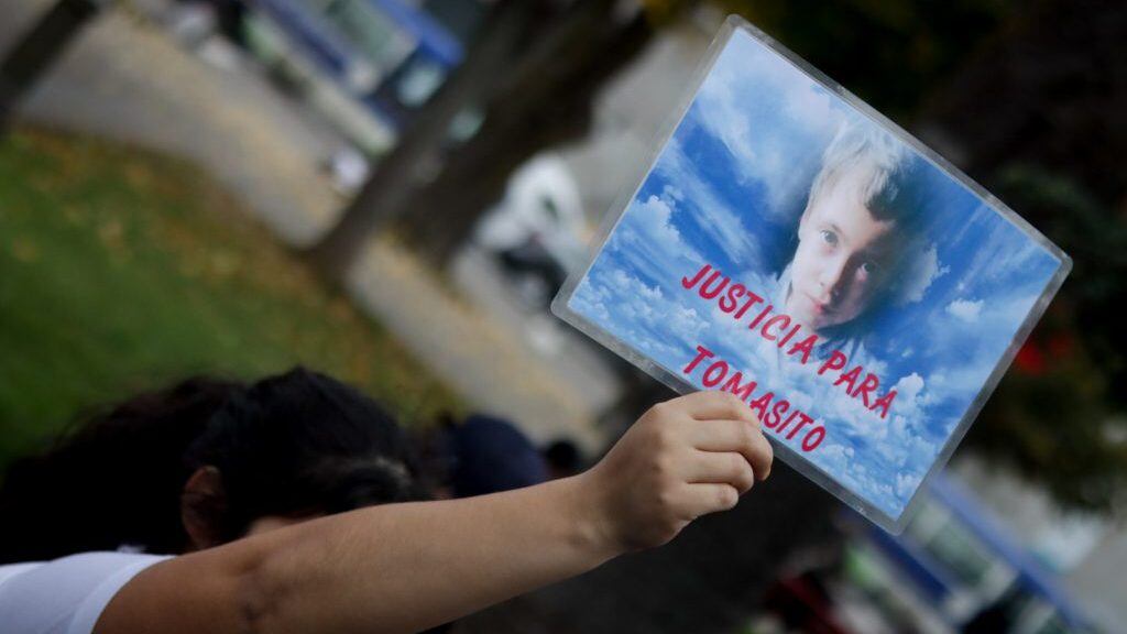26 de Mayo de 2021 / CONCEPCION
Desde Arauco un grupo importante de personas llego hasta el centro de la Ciudad de Concepcion a una concentracion para exigir Justicia por Tomas Bravo, durante el estado de catastrofe de la pandemia covid-19 

FOTO: CAMILO CASTRO / AGENCIAUNO