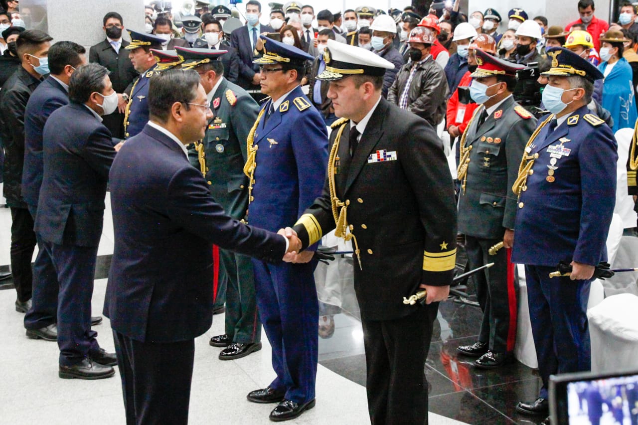 Luis Arce saluda a la nueva cúpula militar de Bolivia
