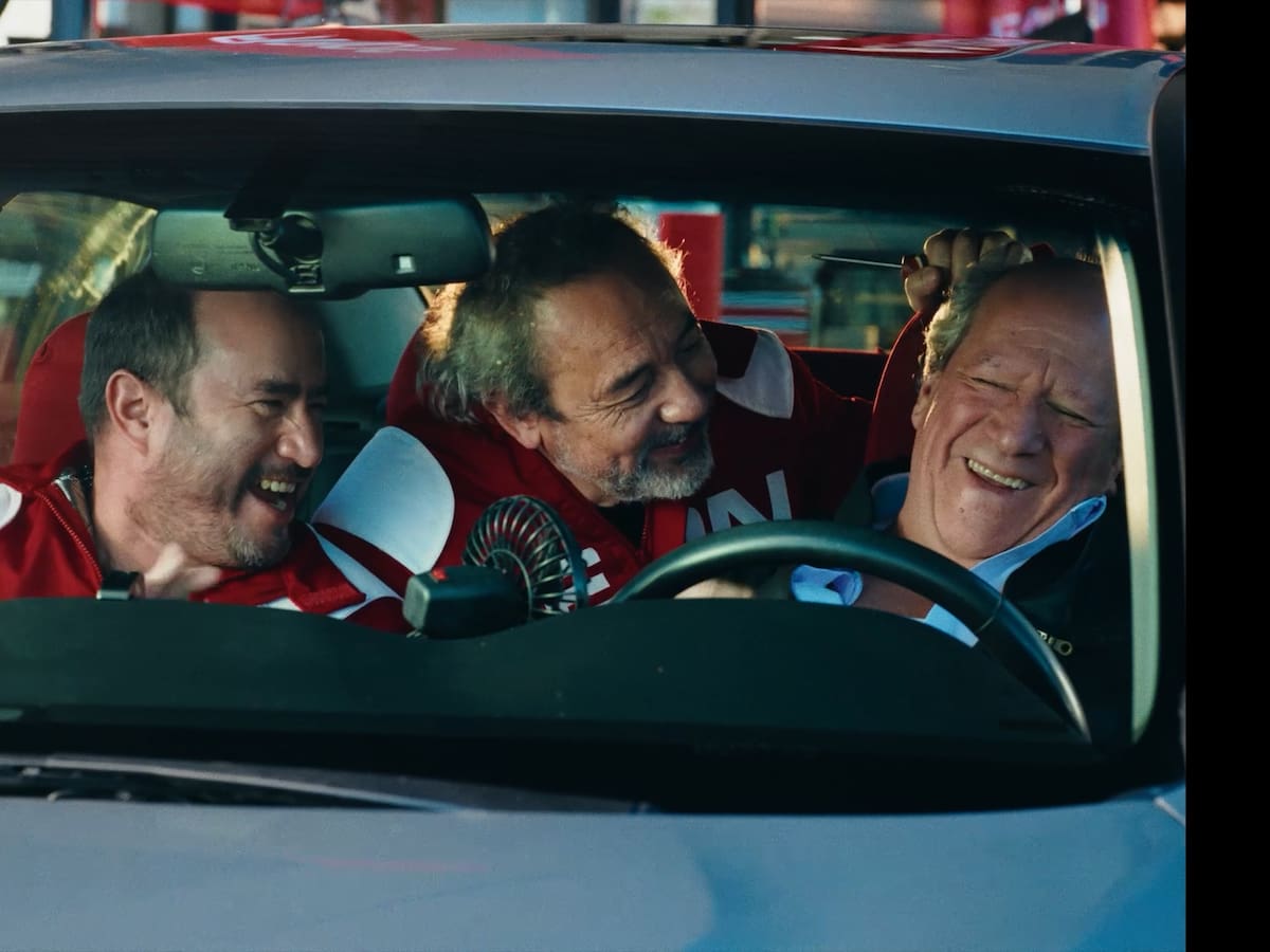 “¿Volante o maleta?“: recrean clásica escena del cine chileno en comercial a 25 años de su estreno