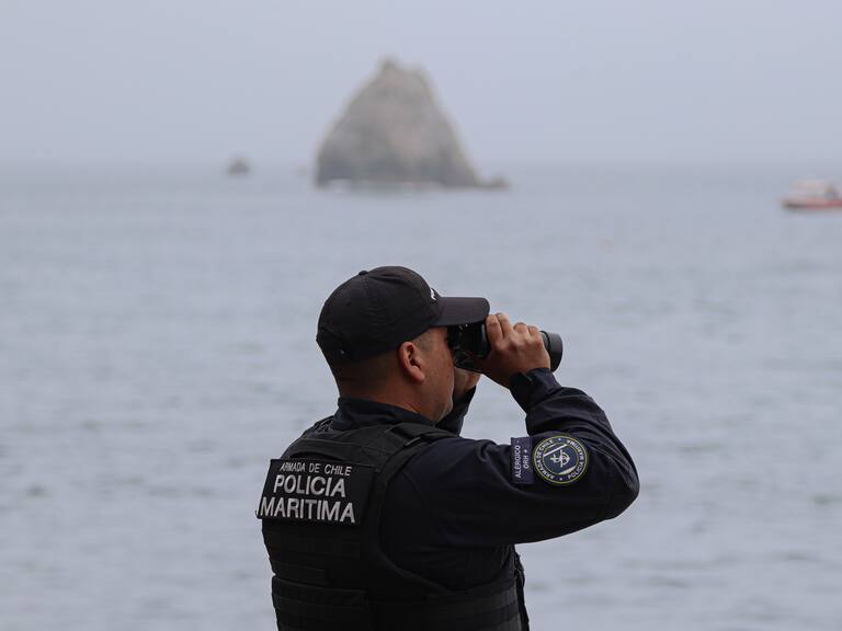 Armada despliega operativo tras naufragio en Canela, región de Coquimbo: un tripulante sigue desaparecido