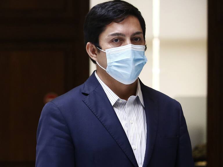 Diputado Durán critica aumento de Beca Junaeb: «Me pregunto si al Presidente con $1.800 le alcanza para un plato de almuerzo»