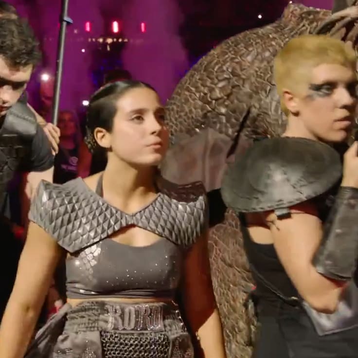 “¡Es la madre de dragones!“: Roro sorprende con su entrada estilo ‘Game of Thrones’ en La Velada del Año 6
