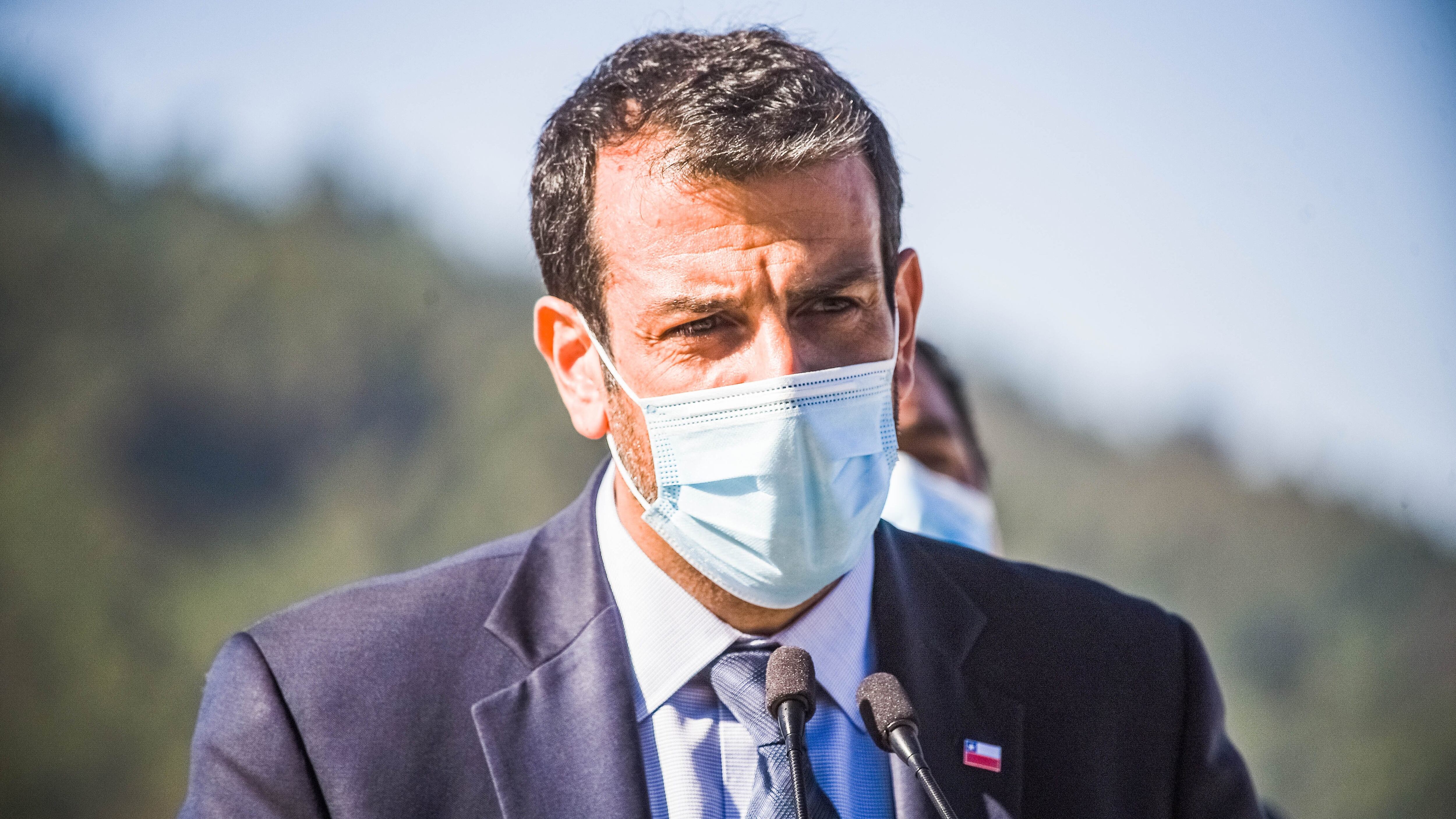 8 DE ENERO 2021 / TEMUCOMinistro del Interior, Rodrigo Delgado llega hasta la Intendencia de La Araucanía, para reunirse con el Subsecretario del Interior, Juan Francisco Galli y el Director General de la PDI Héctor Espinosa, por la muerte del funcionario de la Policía de Investigaciones y el agricultor de Victoria, baleados en un mismo día.
FOTO: ROCIO CUMINAO ROJAS / AGENCIAUNO