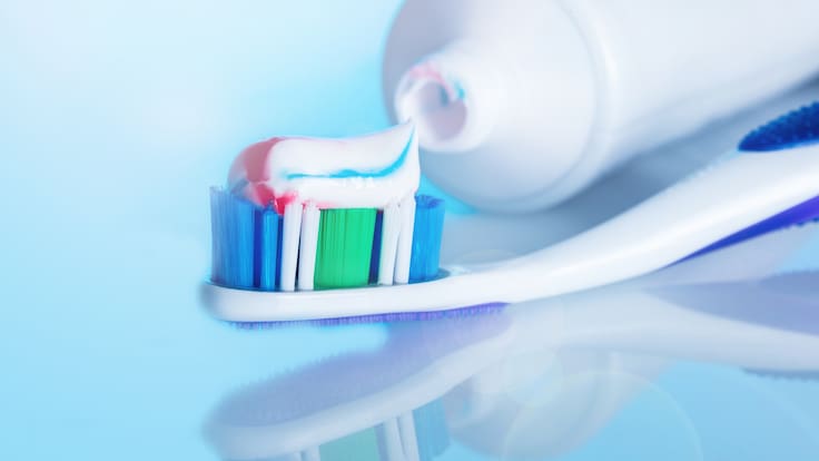 Colgate retira conocida pasta de dientes del mercado chileno tras reportes de riesgos para la salud: ISP lanzó alerta
