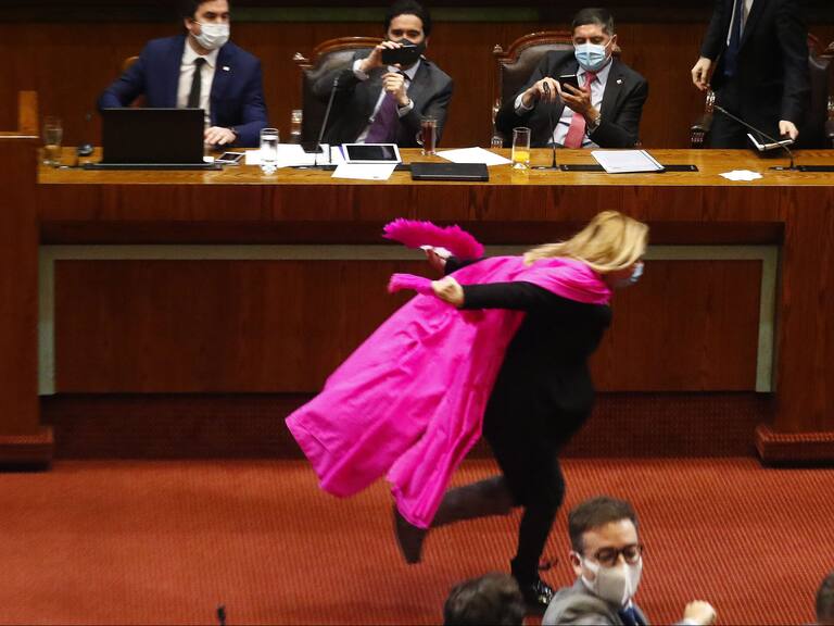 Abuela Tsunade: Pamela Jiles celebró el retiro del 10% corriendo como Naruto