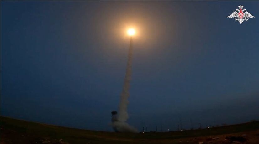 En el sur de la ciudad de Astrakan de Rusia se ensaya el lanzamiento de misil.