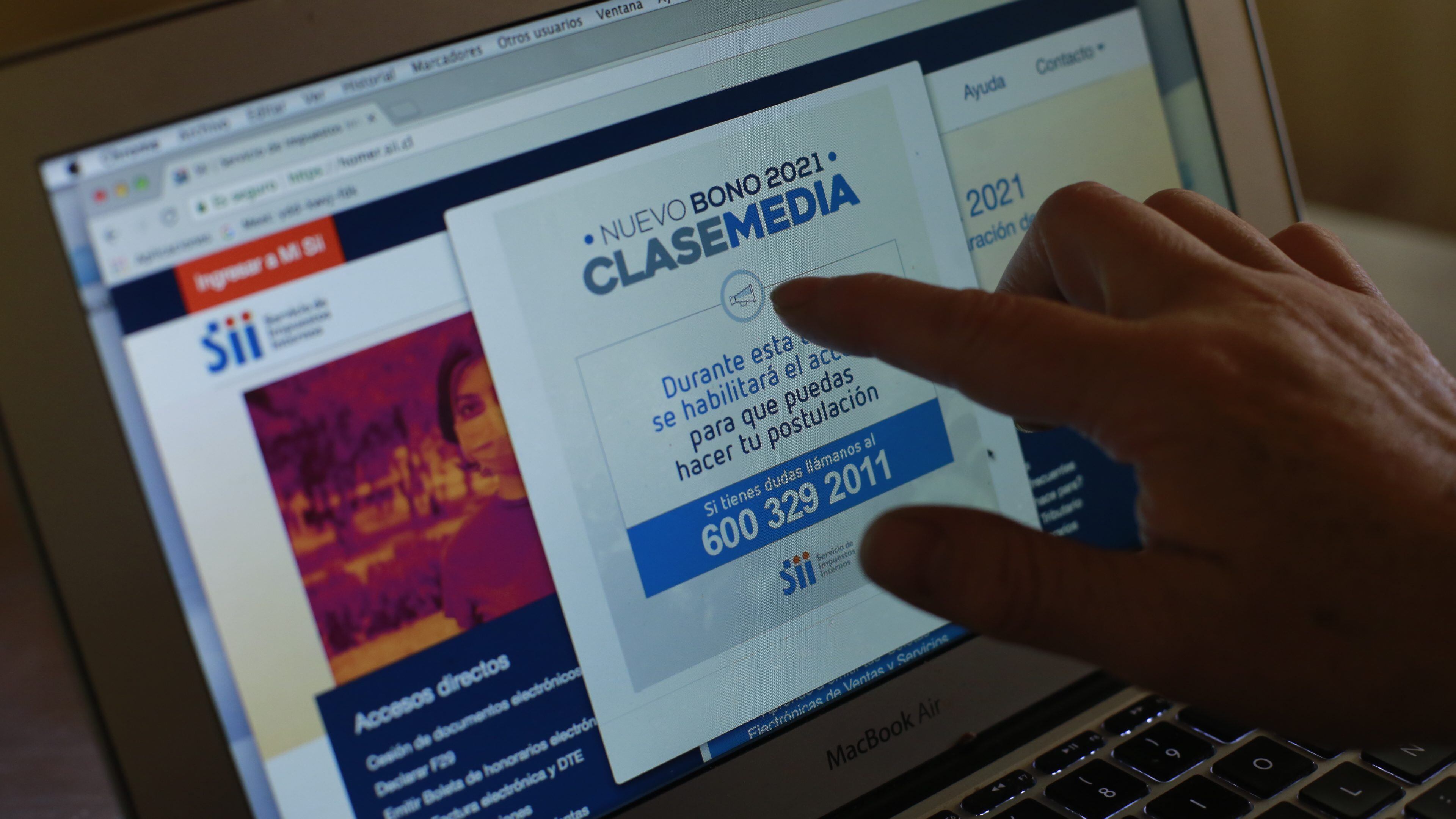 18 de abril del 2021/SantiagoLa pagina web de SII presenta retraso para postulación del bono Clase media
FOTO: KARIN POZO/AGENCIAUNO
