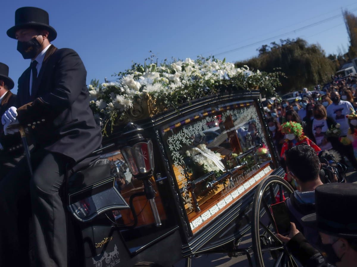 Tomás Bravo fue sepultado en el cementerio de Arauco tras funeral con masiva asistencia