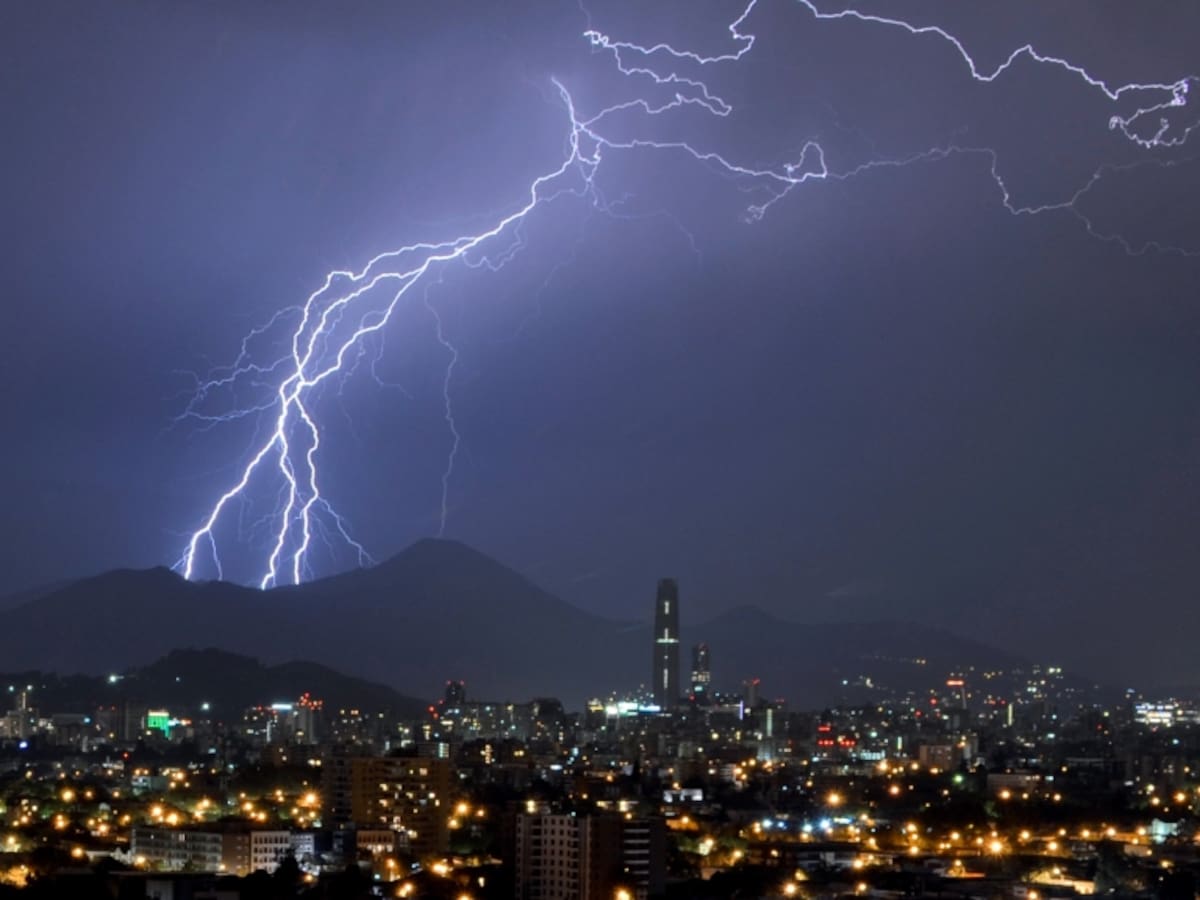 Alerta meteorológica en la Región Metropolitana por tormentas eléctricas