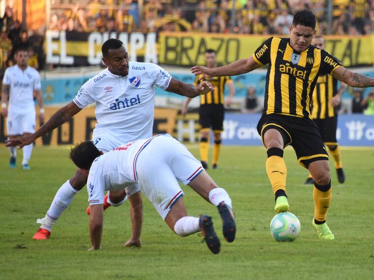 Peñarol-Nacional se enfrentan el la Liga de Uruguay