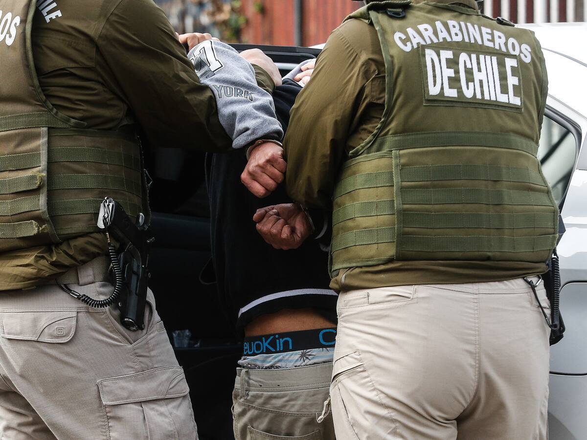 Detienen en Collipulli a hombre con amplio prontuario: tras allanar su hogar incautaron diversas drogas y tres armas de fuego