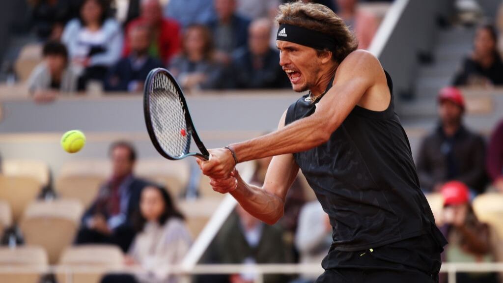Alexander Zverev vence a Carlos Alcaraz en un partidazo y se mete en semifinales de Roland Garros