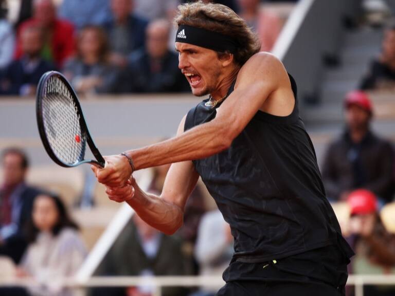 Alexander Zverev vence a Carlos Alcaraz en un partidazo y se mete en semifinales de Roland Garros