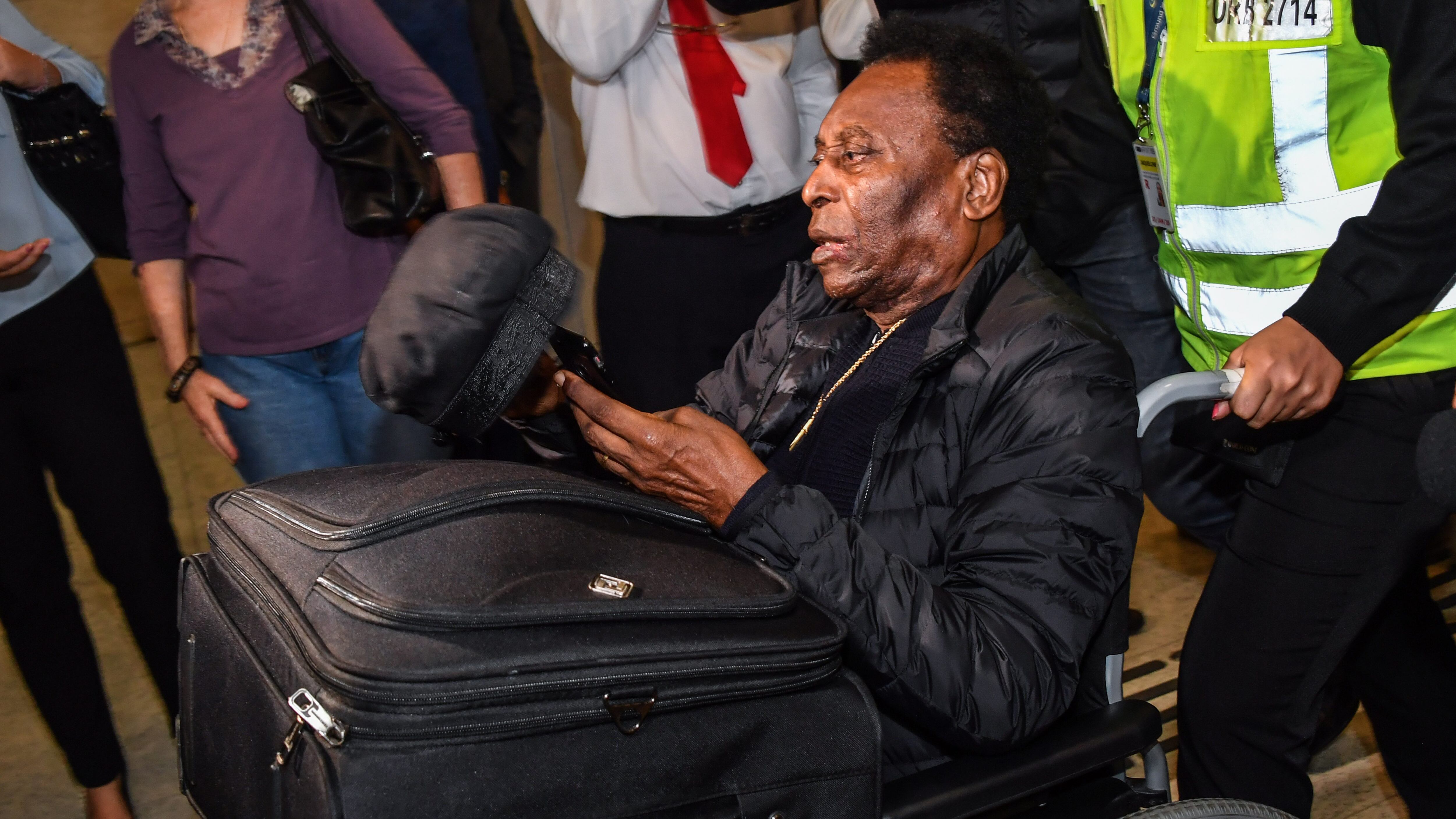 Pelé hospitalizado