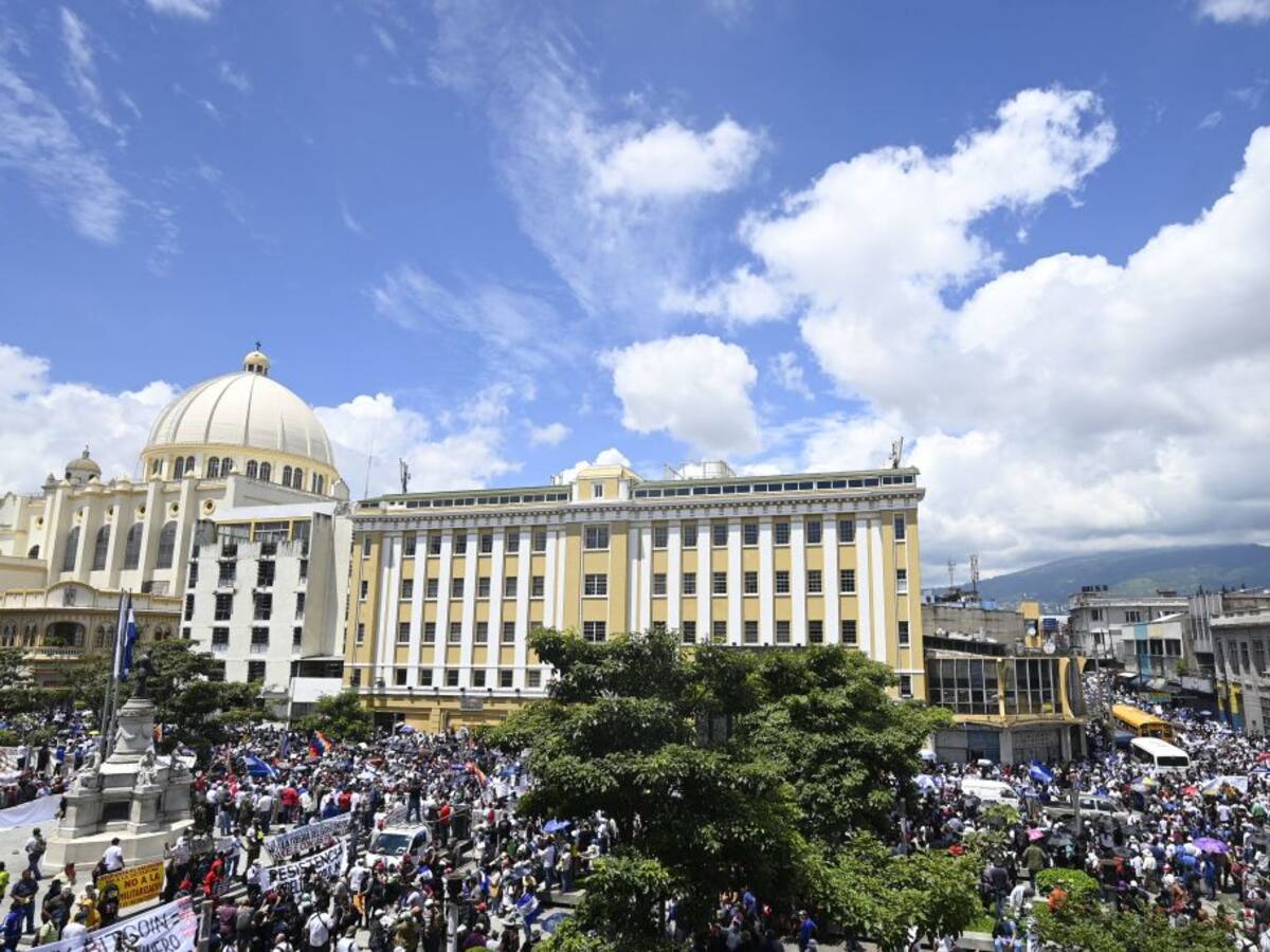 Régimen de Nayib Bukele vivió la primera gran protesta contra sus reformas anti democráticas