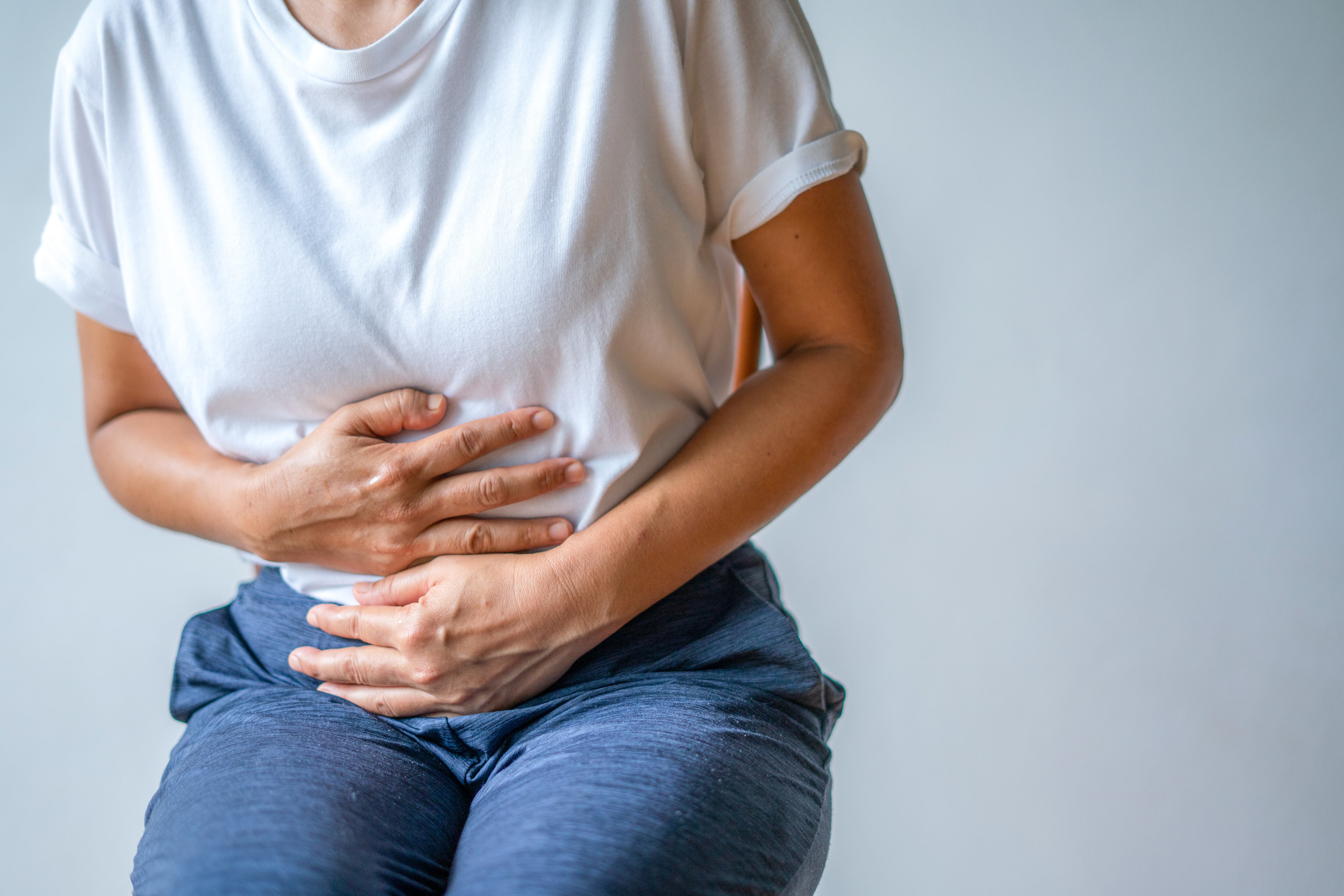Estudio chileno prueba nueva terapia sin medicamentos para aliviar el dolor menstrual