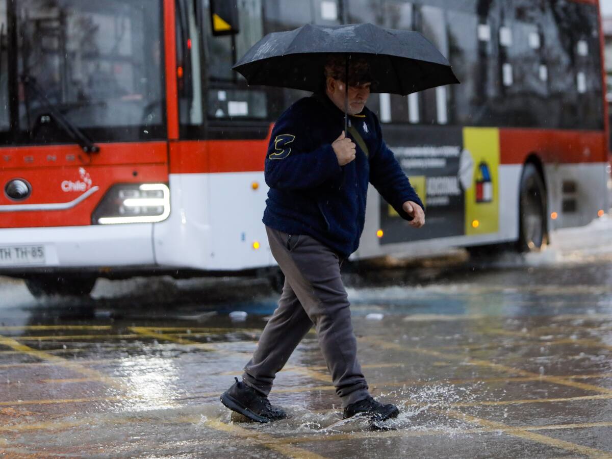 Vuelve la lluvia a Santiago: este es el “día clave” en que regresarían las precipitaciones a la capital
