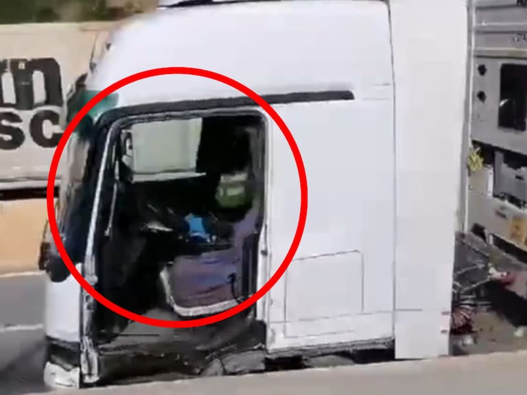 Chofer saltó por la ventana: camión sin frenos genera pánico en plena carretera
