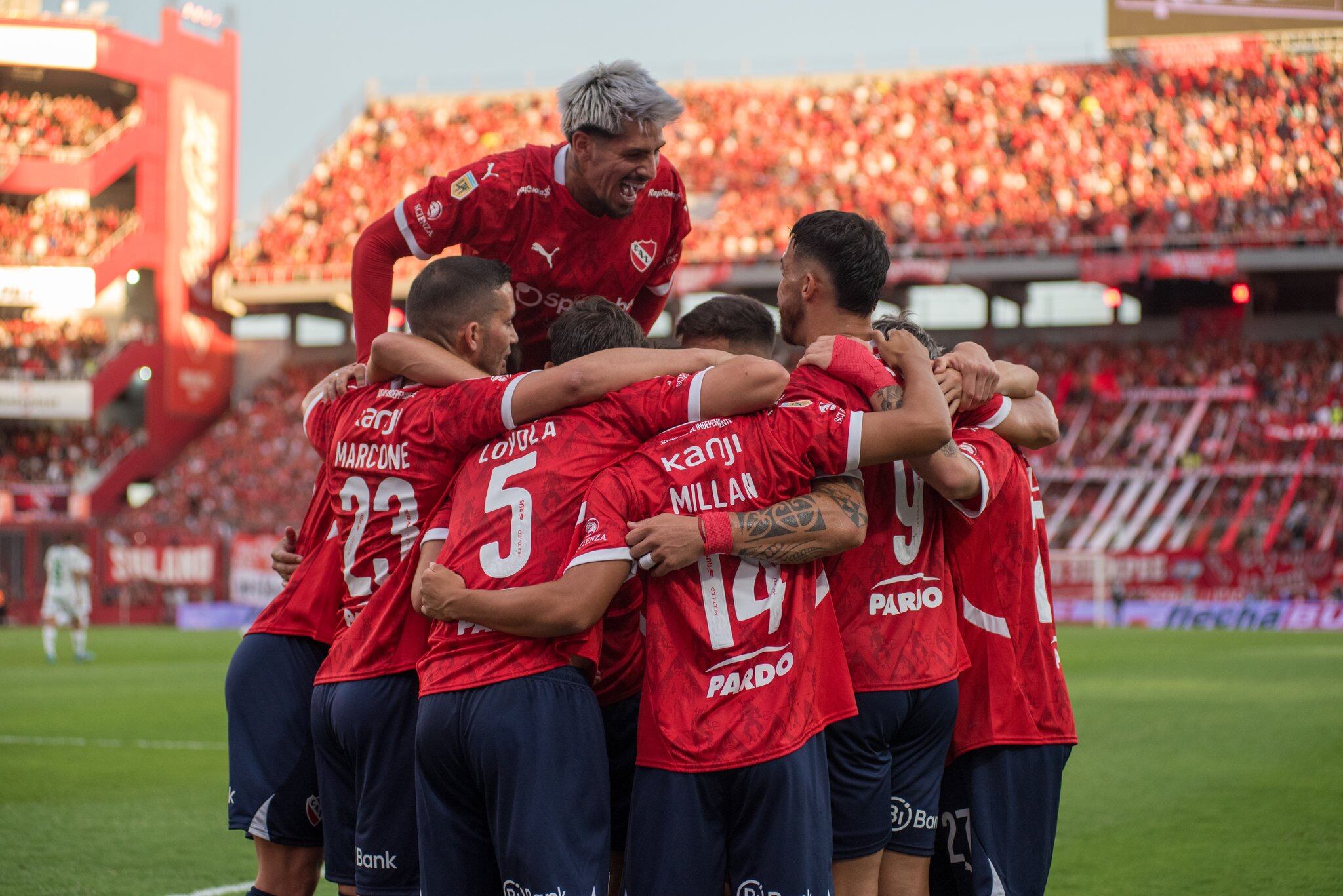 Felipe Loyola se quedó con el ‘duelo de chilenos’ ante Iván Morales en el fútbol argentino | X: Independiente