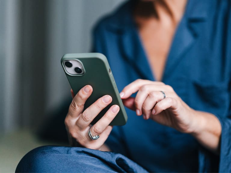 Nueva regla para teléfonos móviles entra en vigor en Chile: qué cambia desde este jueves