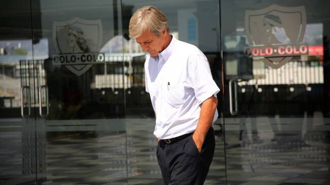 28 de Enero del 2020/SANTIAGO
Harold Mayne-Nicholls camina cabizbajo, donde realizo punto de prensa en el ingreso al Hall Central Estadio Monumental, donde dio declaraciones por el fallecimiento del hincha Jorge Mora
FOTO: Jose Francisco Zuiga/AGENCIAUNO