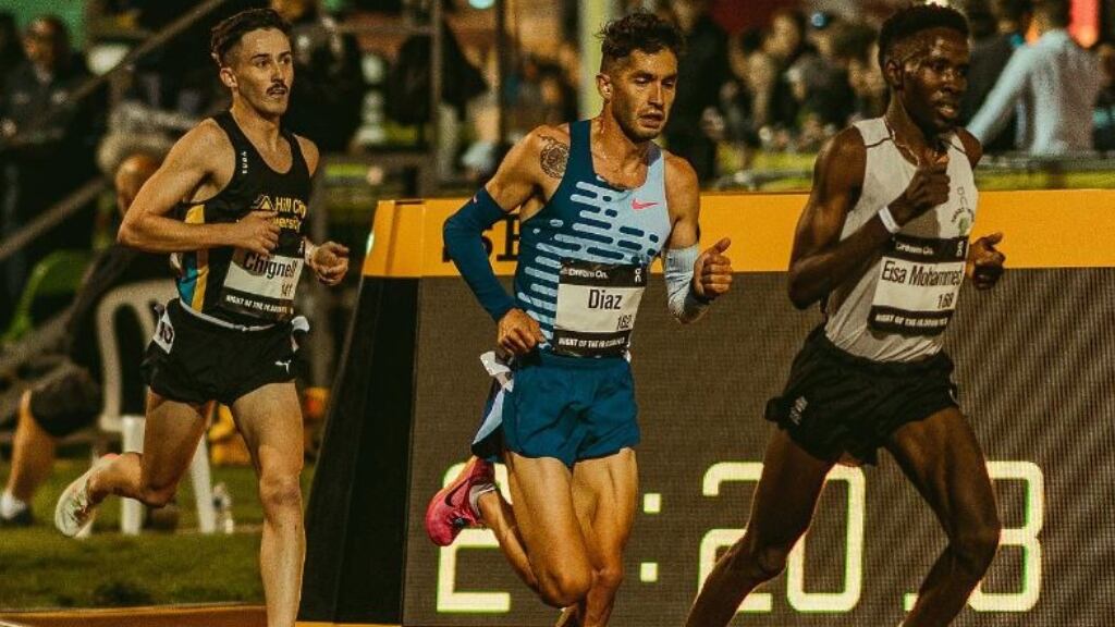Carlos Díaz y su récord nacional en los 10 mil metros: "Me da confianza en pelear por medallas en Santiago 2023"