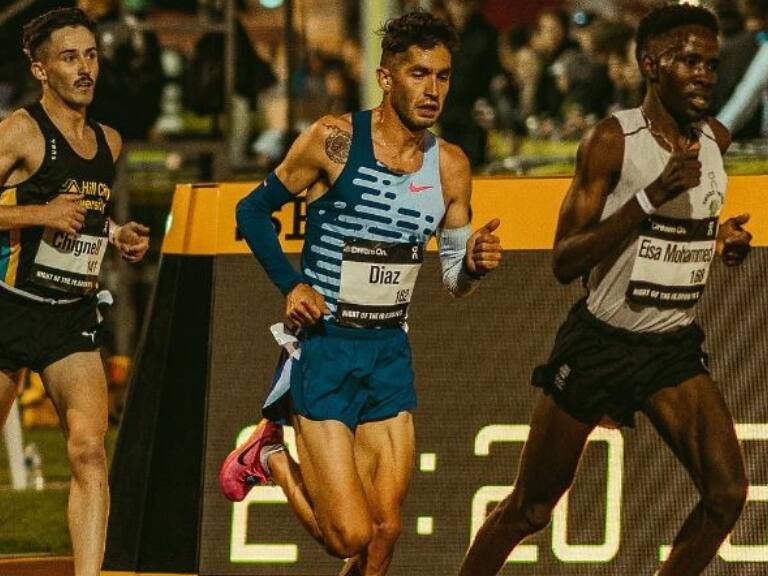 Carlos Díaz y su récord nacional en los 10 mil metros: "Me da confianza en pelear por medallas en Santiago 2023"
