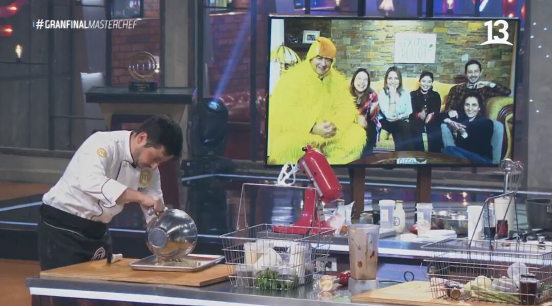 Vestido de Pollo: Papá de Pollo Castillo se robó la atención en final de MasterChef
