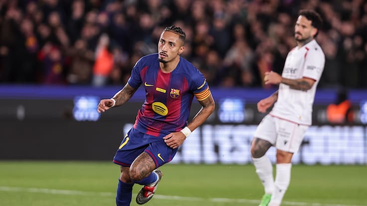 Con un Raphinha imparable, Barcelona estira su ventaja en el liderato de La Liga Española
