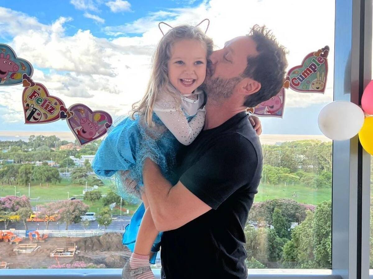 Benjamín Vicuña y China Suárez compartieron especial momento con su hija en su primer día de clases