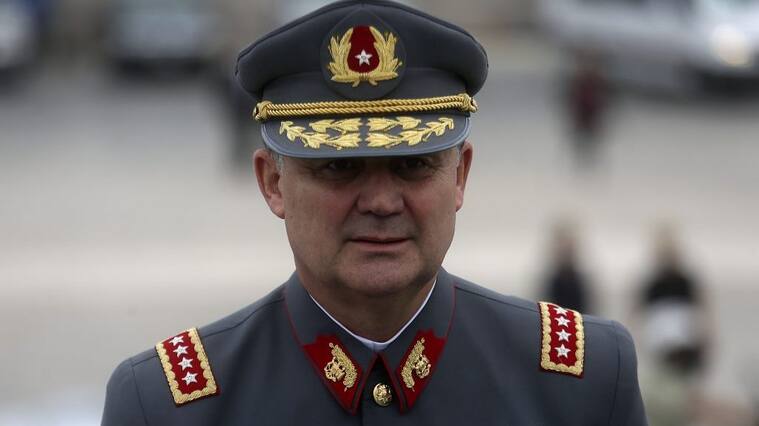 21 de Mayo de 2019/IQUIQUEEl Presidente de la República, deposita una ofrenda floral en Boya de la Esmeralda, en la Ciudad de Iquique. en la imagen el Comandante en Jefe del Ejército, Ricardo Martínez.
FOTO: CRISTOBAL ESCOBAR/AGENCIAUNO