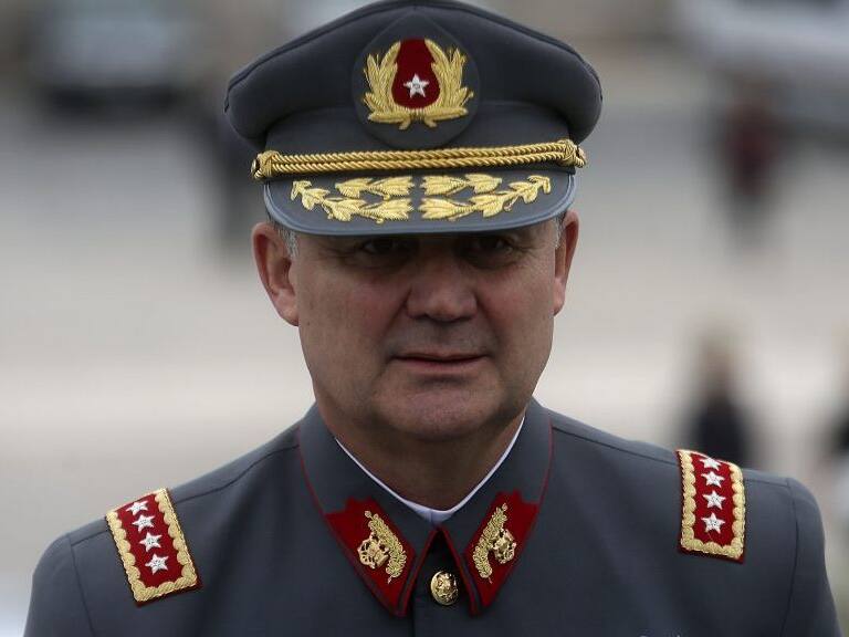 21 de Mayo de 2019/IQUIQUEEl Presidente de la República, deposita una ofrenda floral en Boya de la Esmeralda, en la Ciudad de Iquique. en la imagen el Comandante en Jefe del Ejército, Ricardo Martínez.
FOTO: CRISTOBAL ESCOBAR/AGENCIAUNO
