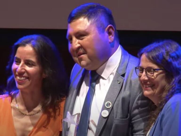 El profesor de La Araucanía, Marcelo Cofré Seguel se convierte en el ganador de los Global Teacher Prize Chile 2023