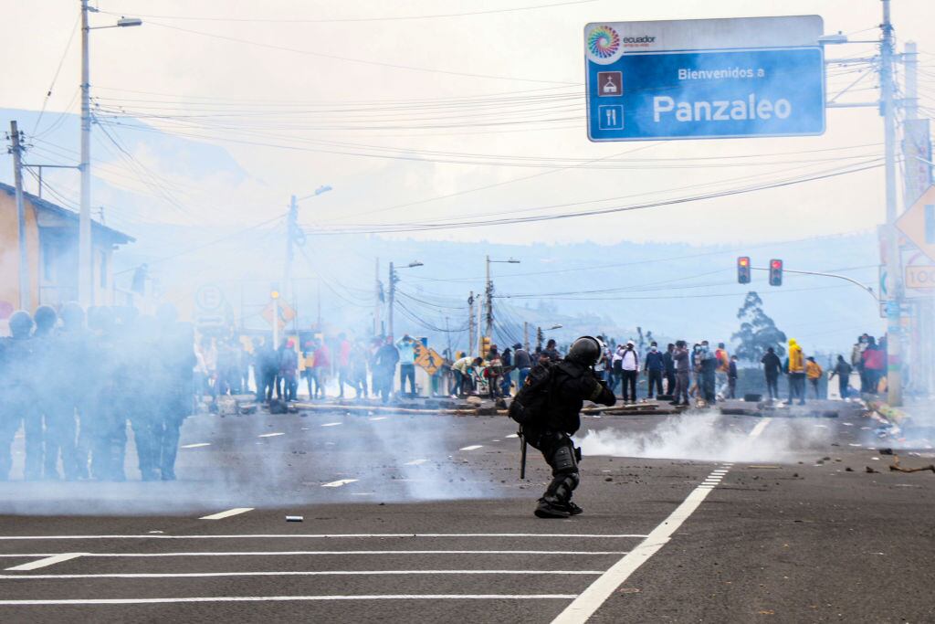 La policía reprime una manifestación ciudadana en Panzaleo