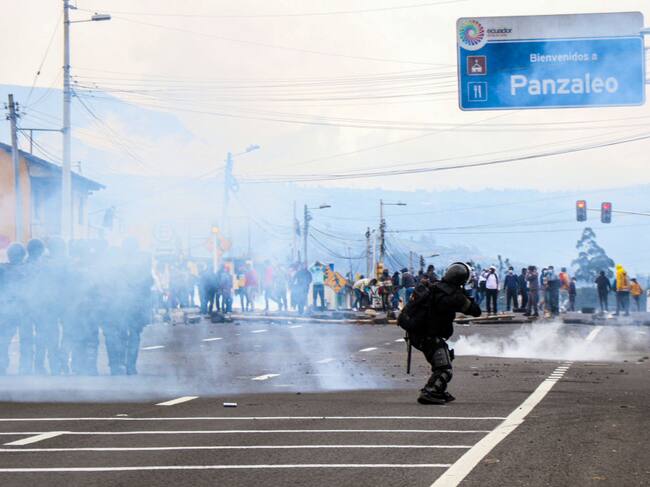 La policía reprime una manifestación ciudadana en Panzaleo