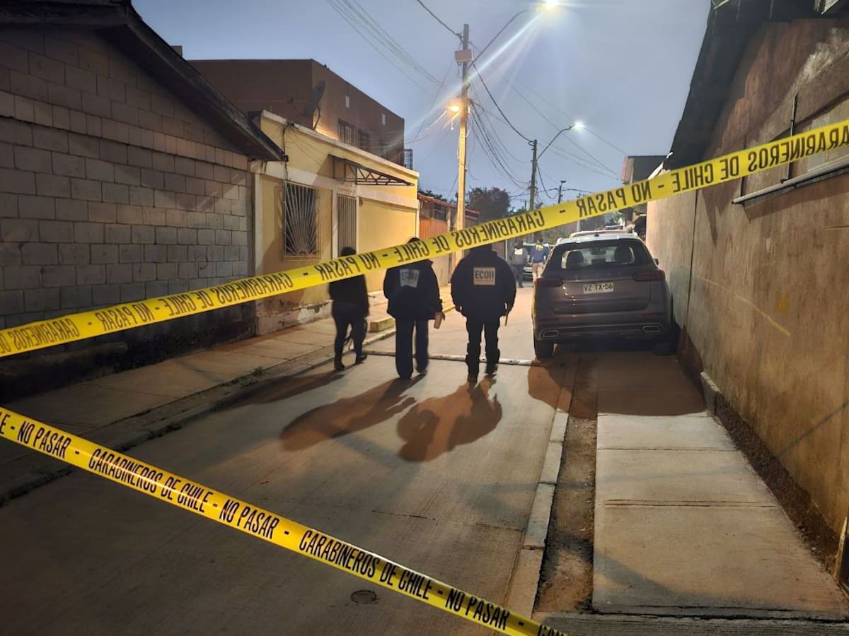 Joven es asesinado a tiros durante la madrugada en Estación Central: PDI investiga el crimen