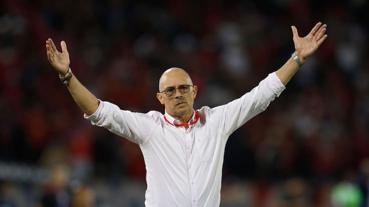 Dirigió a la U y tuvo un tenso cruce con un periodista en Colombia: “No te lo voy a permitir...”