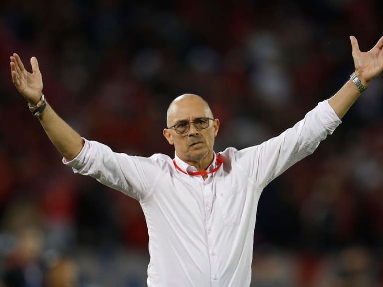 Dirigió a la U y tuvo un tenso cruce con un periodista en Colombia: “No te lo voy a permitir...”