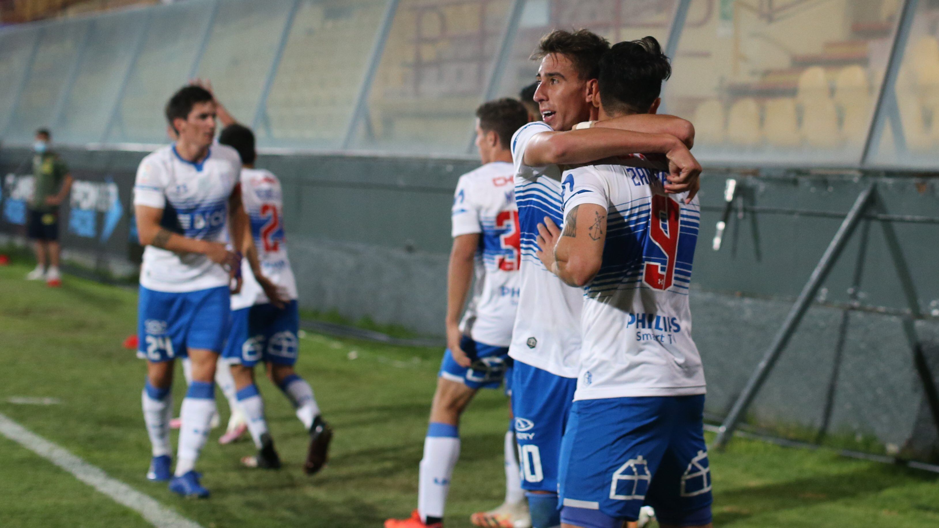 14 de Enero del 2021/SANTIAGOFernando Zampedri(c) anota y celebra su primer gol y el 1 a 1 de Universidad Católica ,durante el partido valido por la Trigésima fecha del Campeonato Nacional AFP PlanVital 2020, entre Union Española vs Universidad Católica, disputado en el Estadio Santa Laura.
FOTO:FRANCISCO LONGA/AGENCIAUNO