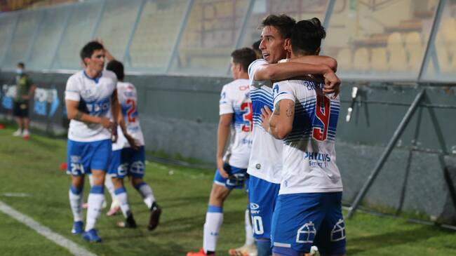 14 de Enero del 2021/SANTIAGOFernando Zampedri(c) anota y celebra su primer gol y el 1 a 1 de Universidad Católica ,durante el partido valido por la Trigésima fecha del Campeonato Nacional AFP PlanVital 2020, entre Union Española vs Universidad Católica, disputado en el Estadio Santa Laura.
FOTO:FRANCISCO LONGA/AGENCIAUNO