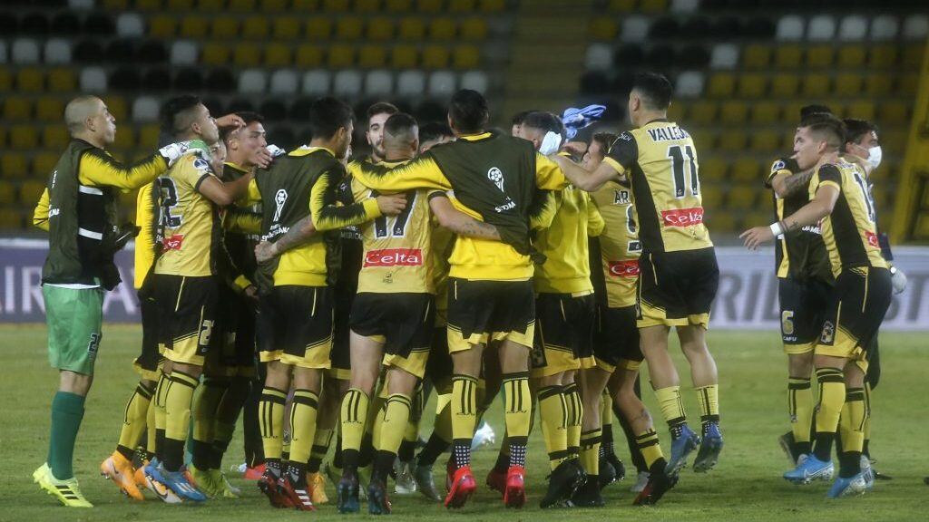 16 DE DICIEMBRE DE 2020/COQUIMBOJugadores de Coquimbo Unido en festejo de la clasificacion, tras el partido valido por los cuartos de final vuelta de la Copa Conmebol Sudamericana 2020, entre Coquimbo Unido y Junior de Barranquilla, disputado en el Estadio Francisco Sanchez Rumoroso.
FOTO: STAFF IMAGES/CONMEBOL VIA AGENCIAUNO