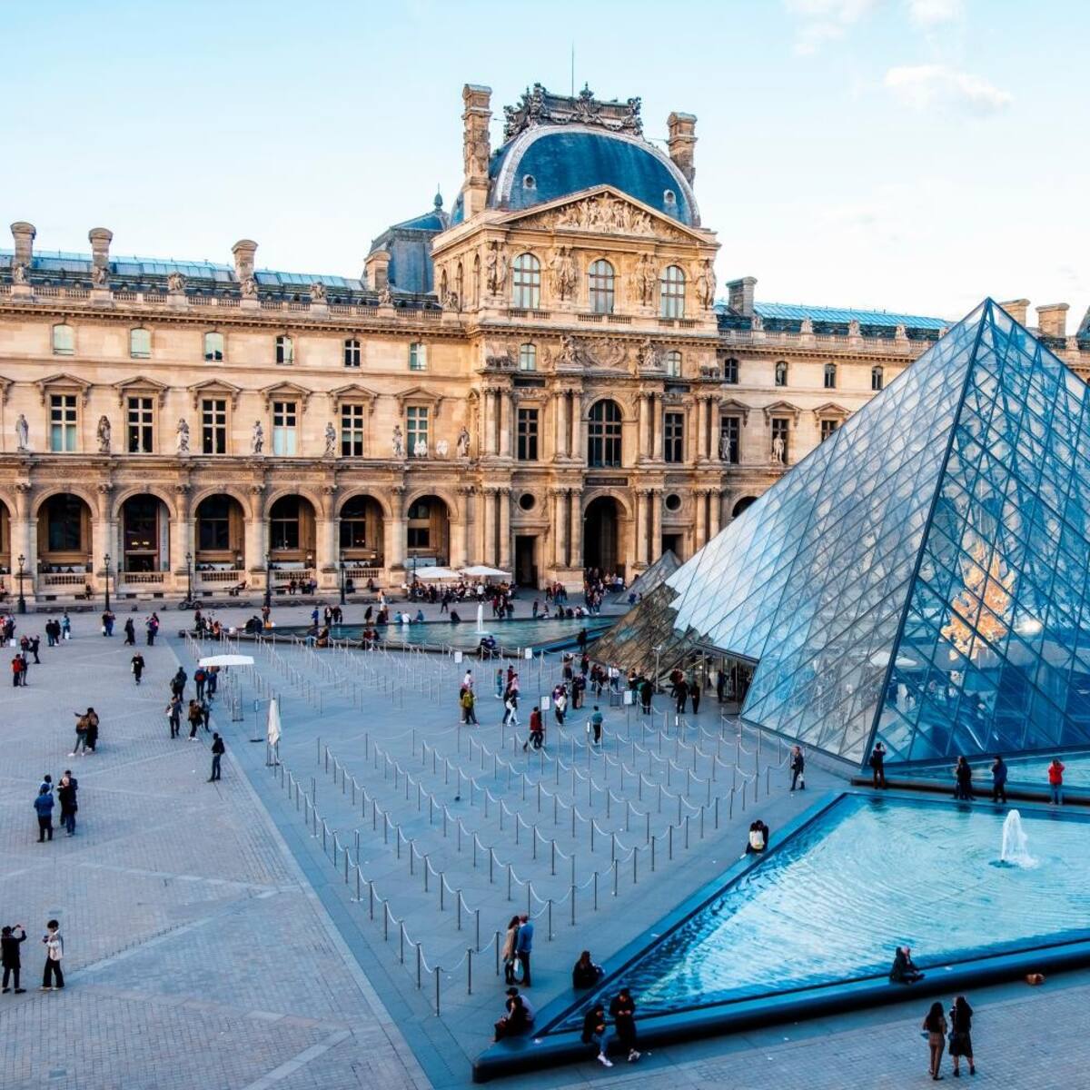 Cierre tras robo en el Louvre: en menos de diez minutos se llevaron joyas de incalculable valor histórico