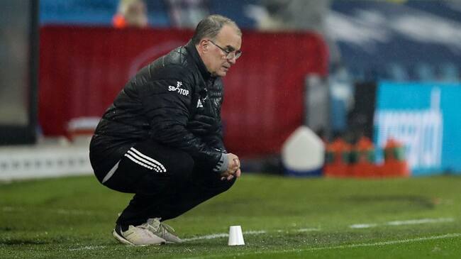 LEEDS, ENGLAND - OCTOBER 03: Marcelo Bielsa the manager / head coach of Leeds United during the Premier League match between Leeds United and Manchester City at Elland Road on October 3, 2020 in Leeds, United Kingdom. Sporting stadiums around the UK remain under strict restrictions due to the Coronavirus Pandemic as Government social distancing laws prohibit fans inside venues resulting in games being played behind closed doors. (Photo by Robbie Jay Barratt - AMA/Getty Images)