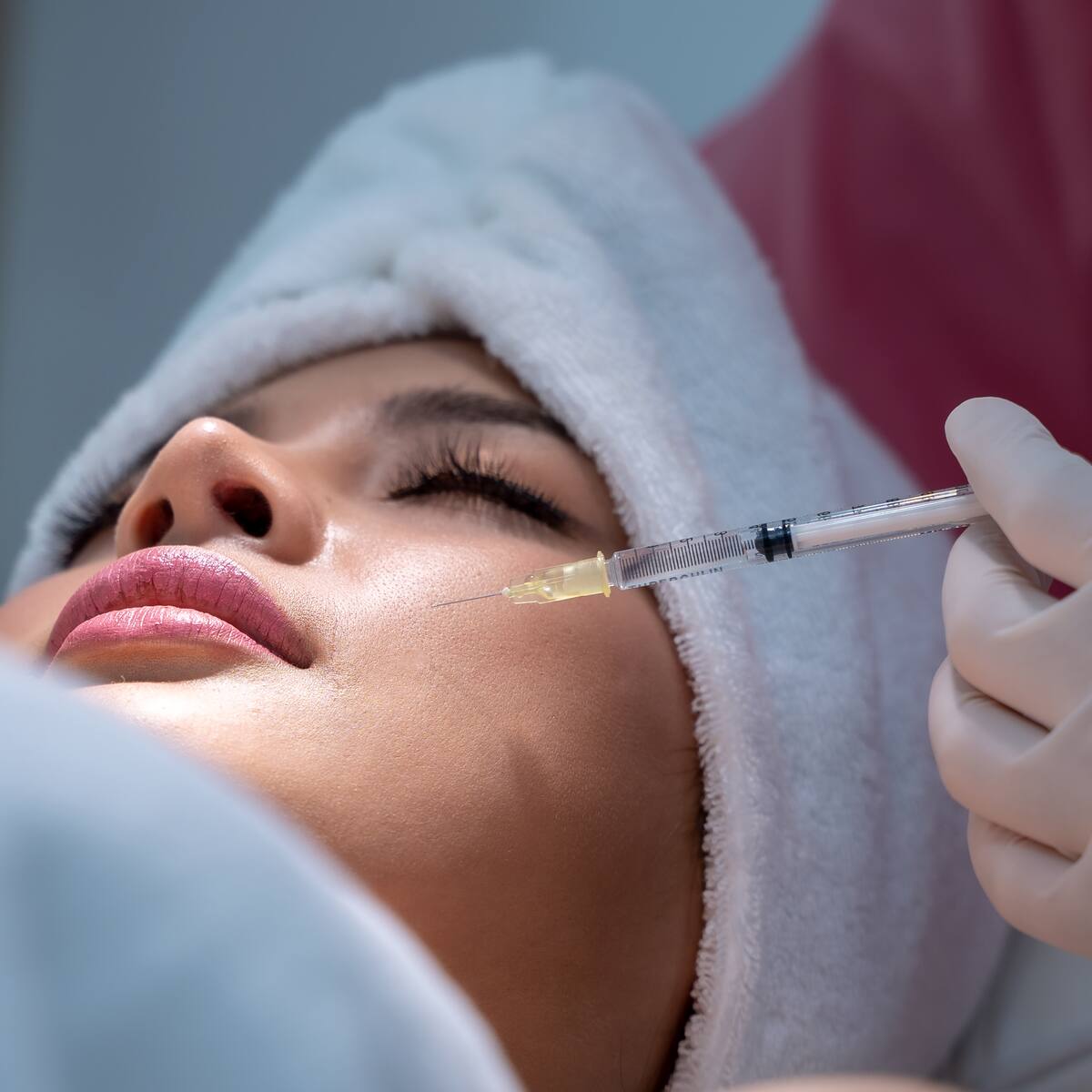Alerta por cosméticos inyectables: la peligrosa práctica que detectó el ISP en clínicas estéticas
