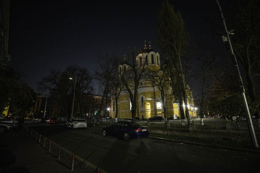 Ataques de Rusia afectan el suministro eléctrico en la capital Kiev de Ucrania
