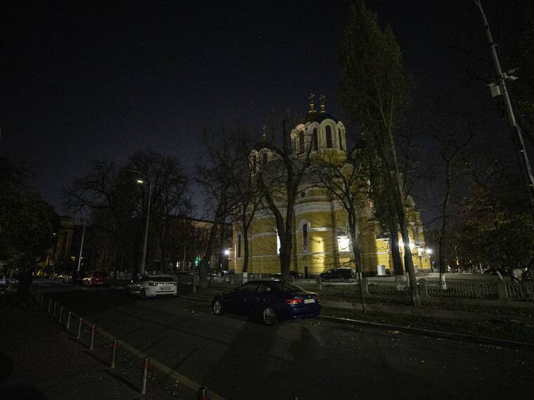 Ataques de Rusia afectan el suministro eléctrico en la capital Kiev de Ucrania