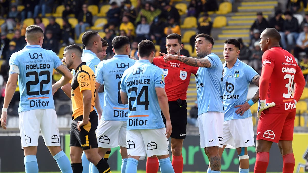 El partido más polémico de la fecha en el fútbol chileno: penal anulado, una expulsión y un desenlace insólito